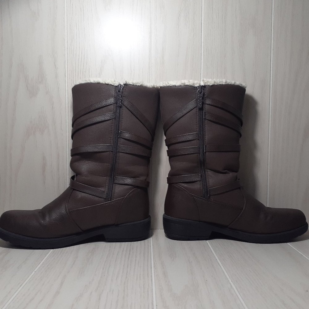 Totes Dana Brown Strappy Faux Fur Winter Cold Boots Womens Size 9M Excellent Con